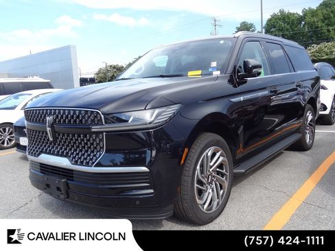 Used 2026 Lincoln Navigator L Premier AWD/4WD image 3
