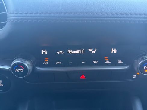 Used 2024 MAZDA MAZDA3 s image 12