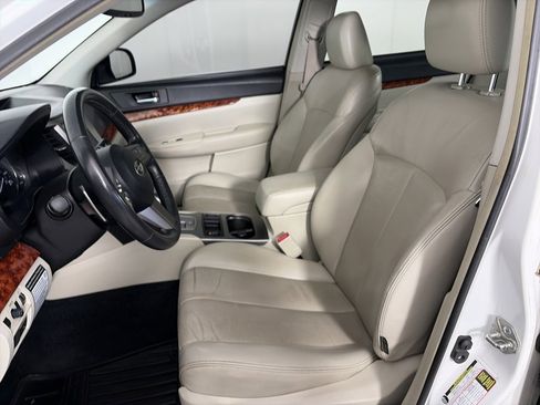 Used 2010 Subaru Outback 3.6R Limited image 11