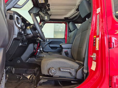 Used 2025 Jeep Wrangler Unlimited Sport AWD/4WD image 13