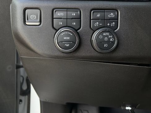 Used 2024 Chevrolet Silverado 1500 LTZ AWD/4WD image 23