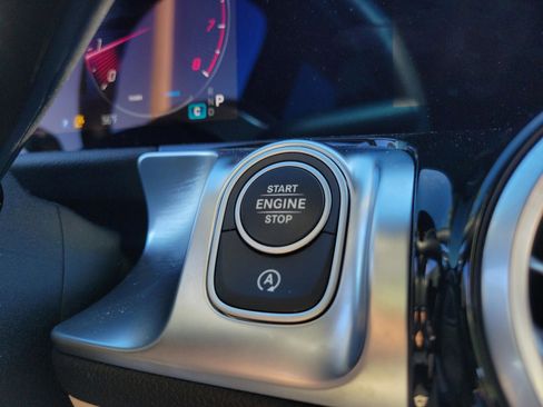 Certified 2025 Mercedes-Benz GLB 250 image 22