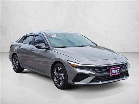 Used 2025 Hyundai Elantra Sport FWD image 7