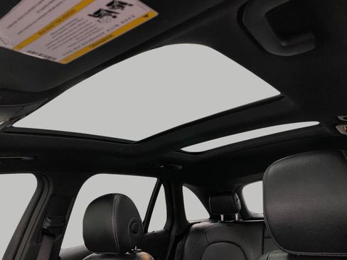 Used 2019 Mercedes-Benz GLC 300 4MATIC image 29