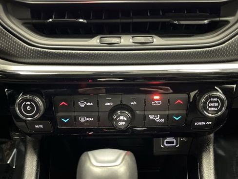 Certified 2025 Jeep Compass Limited w/ High Altitude Package image 19