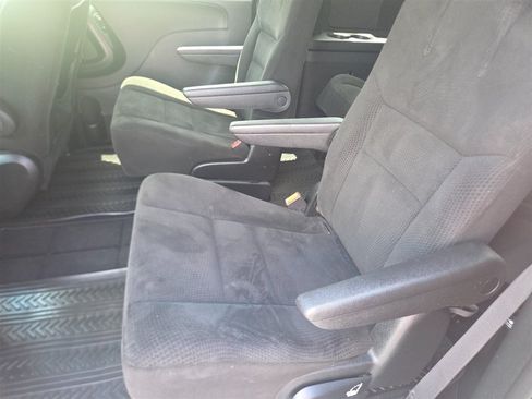 Used 2015 Dodge Grand Caravan SXT w/ Blacktop Package FWD image 6