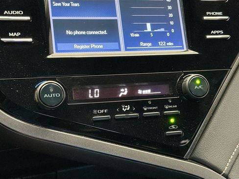 Used 2019 Toyota Camry SE w/ Carpet Mat Package FWD image 10