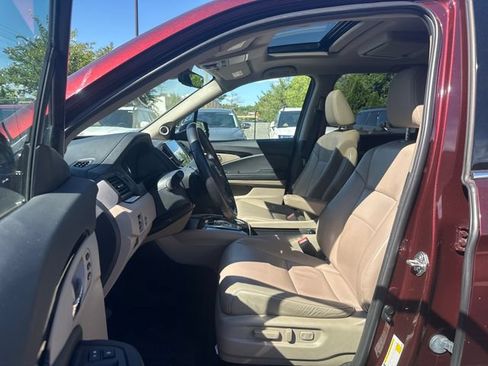 Used 2019 Honda Pilot Touring image 9