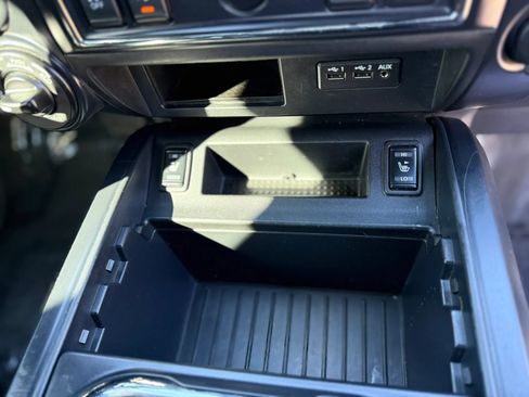 Used 2019 Nissan Titan SV w/ SV Convenience Package AWD/4WD image 37