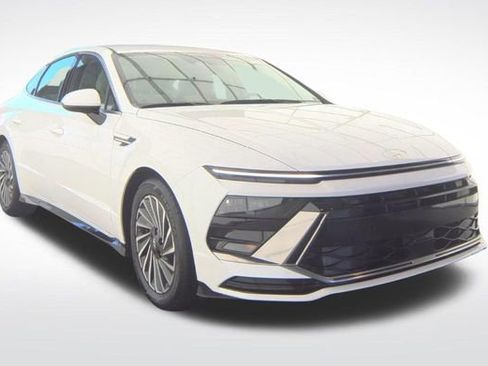 Used 2025 Hyundai Sonata SEL FWD image 8