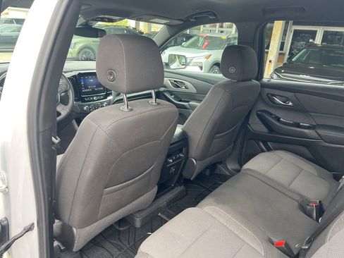 Used 2023 Chevrolet Traverse LT w/ Midnight/Sport Edition image 9