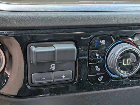 Used 2022 Chevrolet Silverado 1500 High Country image 31