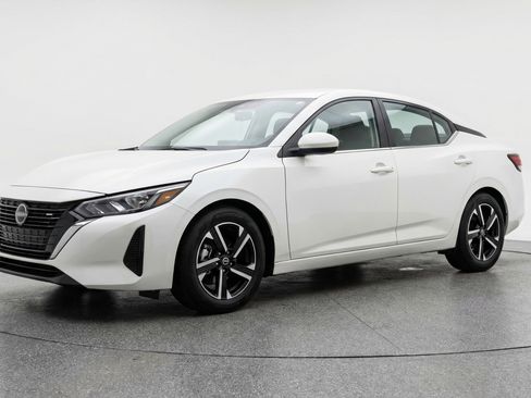 Used 2025 Nissan Sentra SV image 3