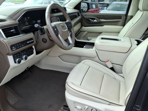Used 2022 GMC Yukon Denali w/ Denali Premium Package AWD/4WD image 12
