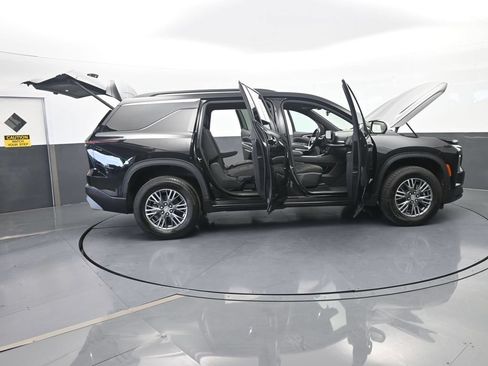 Used 2024 Chevrolet Traverse LT FWD image 77
