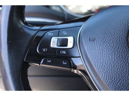 Used 2017 Volkswagen Passat 1.8T SE FWD image 18