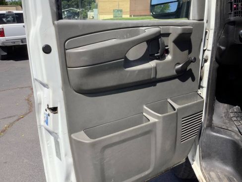 Used 2012 GMC Savana 2500 RWD image 27
