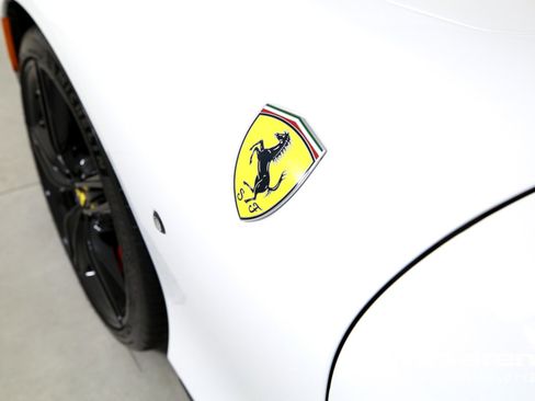 Used 2022 Ferrari Roma RWD image 33