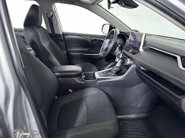 Used 2024 Toyota RAV4 LE AWD/4WD image 29