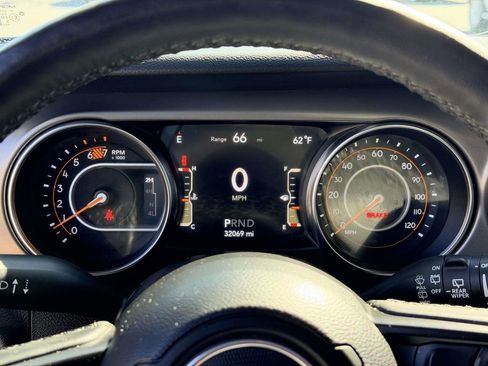 Used 2022 Jeep Wrangler Unlimited Sport image 11