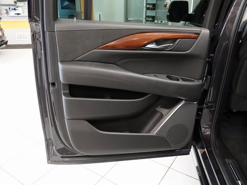 Used 2017 Cadillac Escalade ESV Premium Luxury image 19