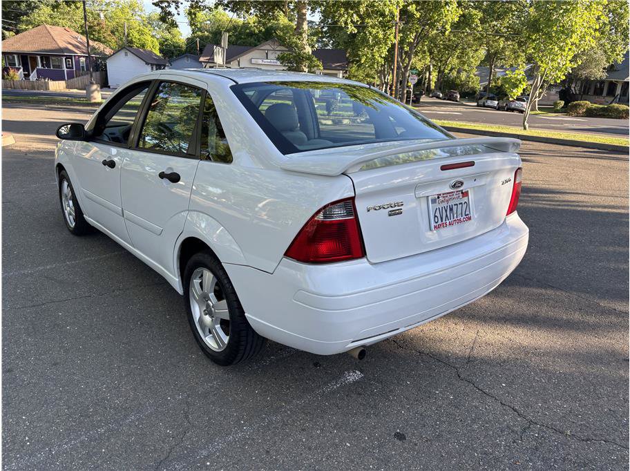 Used 2005 Ford Focus SES FWD image 7