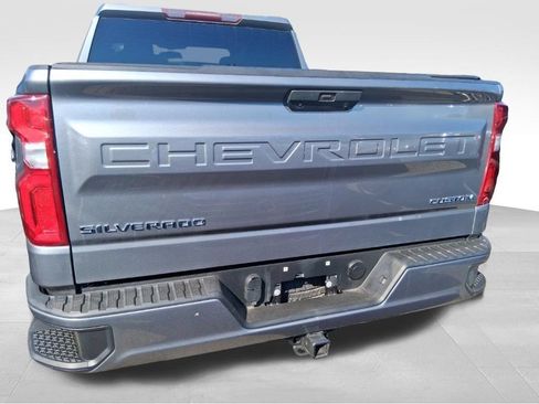 Used 2020 Chevrolet Silverado 1500 Custom w/ Custom Value Package AWD/4WD image 11