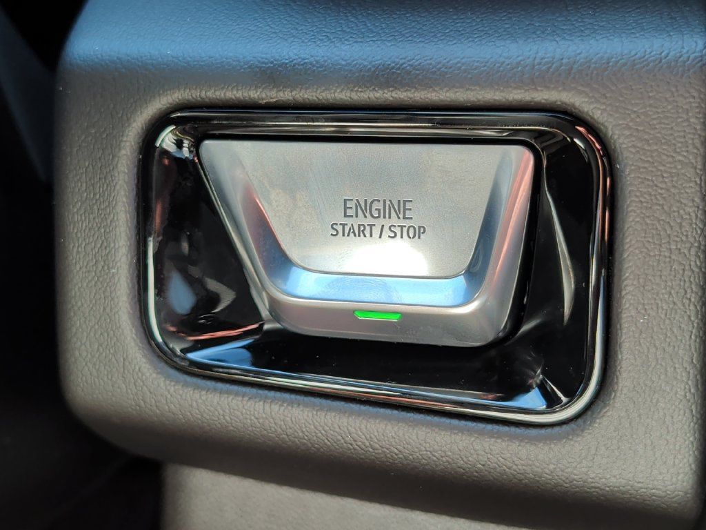 New 2026 GMC Yukon Denali w/ Denali Reserve Package AWD/4WD image 31