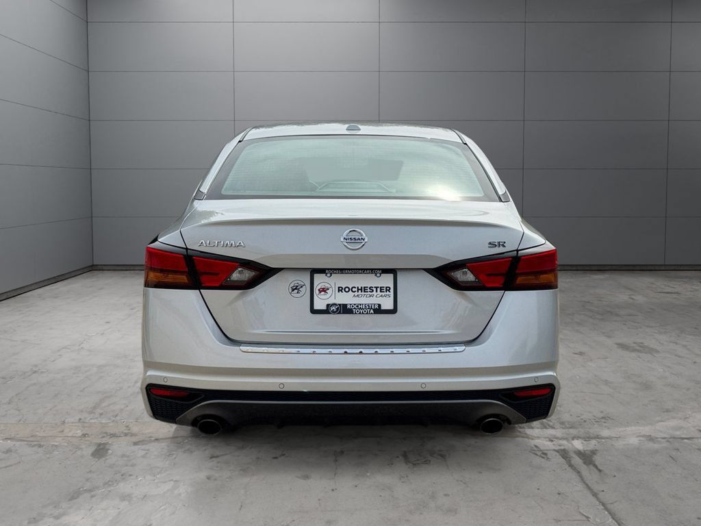 Used 2021 Nissan Altima 2.5 SR w/ SR Premium Package FWD image 4