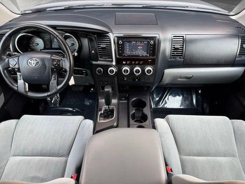 Used 2019 Toyota Sequoia SR5 AWD/4WD image 21