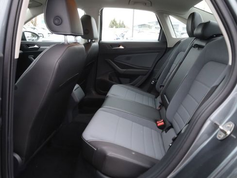 Used 2025 Volkswagen Jetta SE w/ Sunroof Package image 22