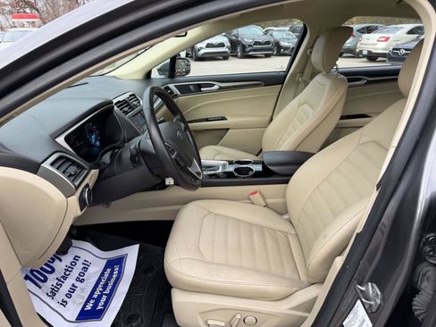 Used 2014 Ford Fusion SE w/ Equipment Group 202A image 8