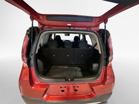 Used 2023 Kia Soul LX image 21