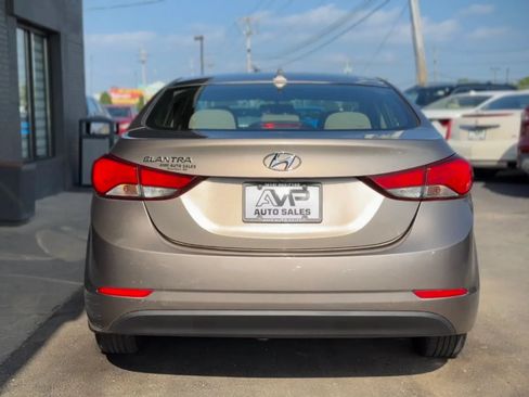 Used 2014 Hyundai Elantra SE w/ Option Group 02 FWD image 3