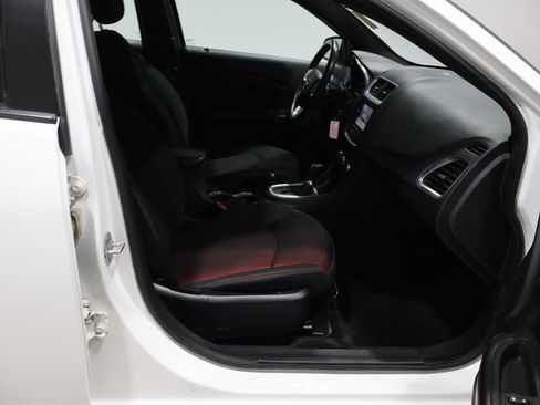 Used 2011 Dodge Avenger Heat image 4