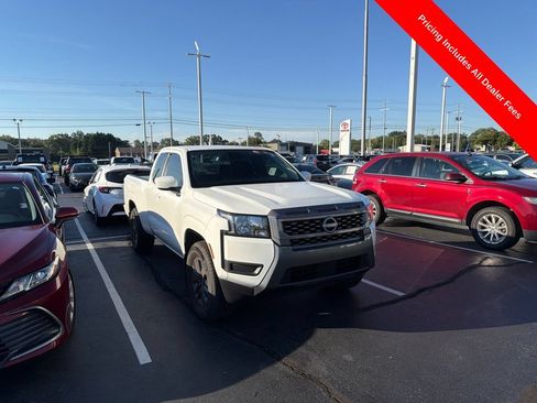 Used 2025 Nissan Frontier SV RWD image 1