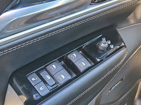 Used 2023 Jeep Wagoneer 4WD w/ Premium Group I image 14