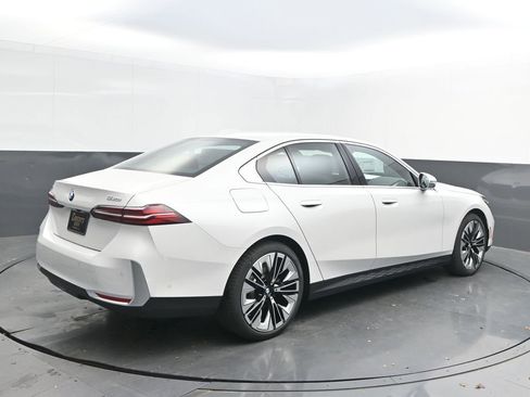 New 2026 BMW 530i w/ Premium Package image 7