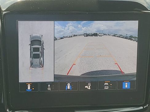 Used 2023 Chevrolet Traverse LT w/ LT Premium Package image 22