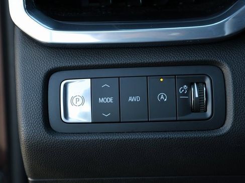 Used 2024 GMC Acadia Elevation image 11