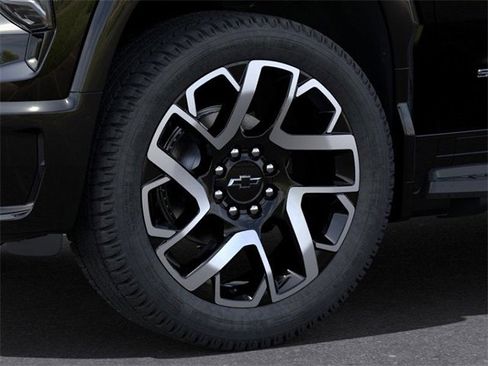 New 2024 Chevrolet Silverado EV RST image 9