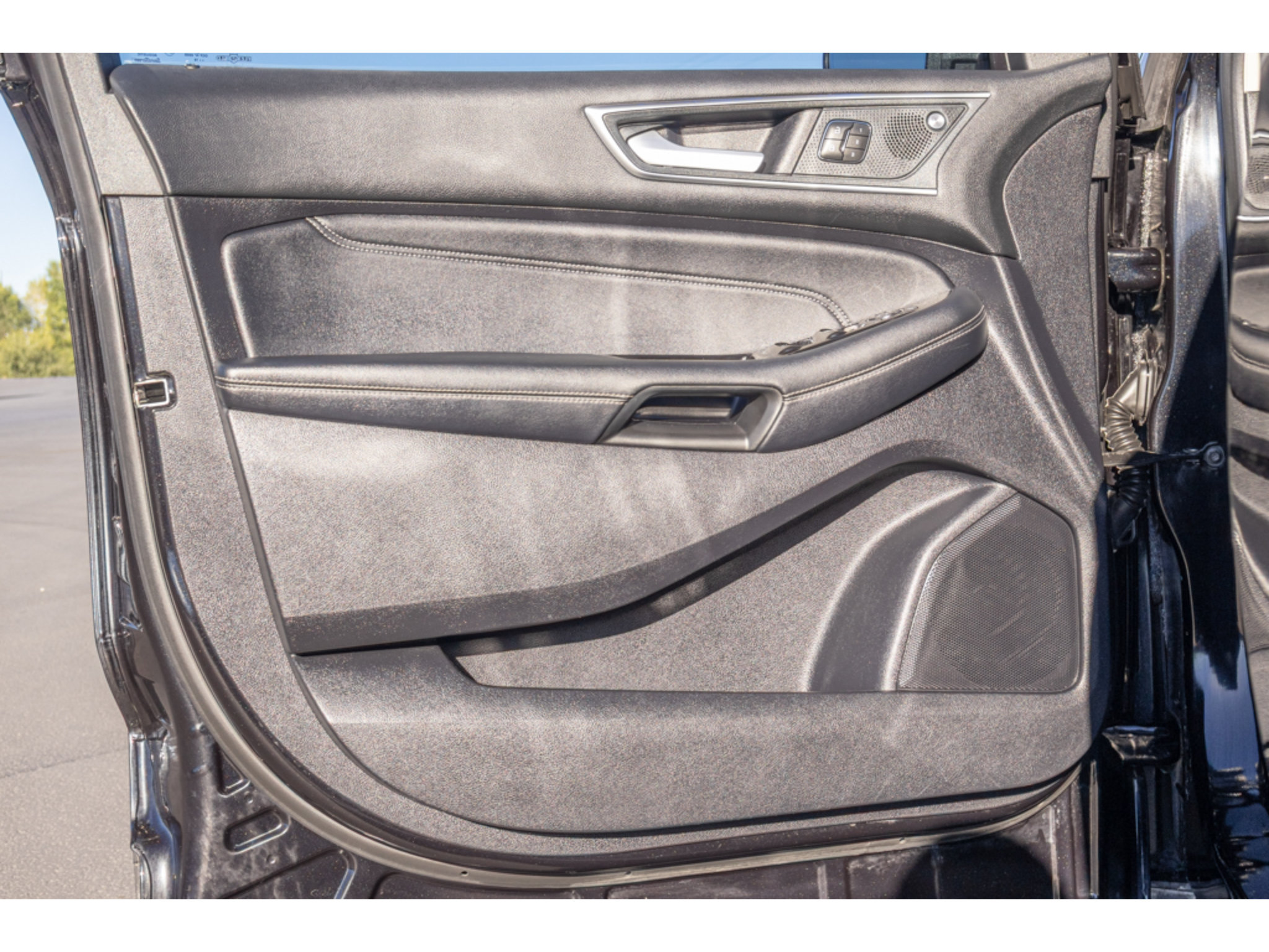 Used 2019 Ford Edge Titanium w/ Equipment Group 301A FWD image 18
