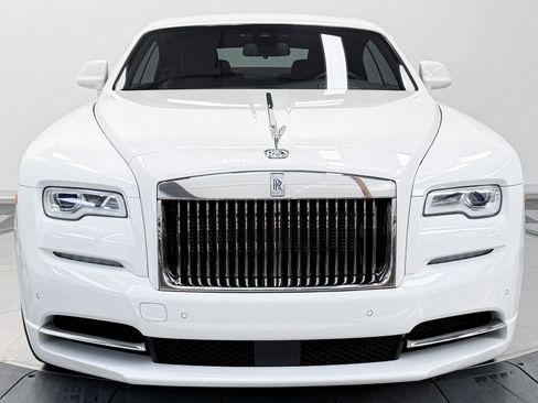 Used 2019 Rolls-Royce Wraith RWD image 4