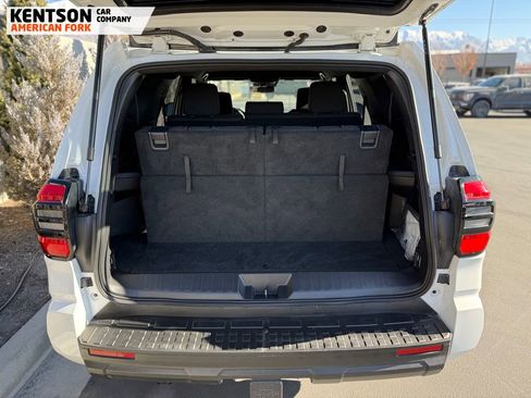 Used 2025 Toyota 4Runner SR5 image 40