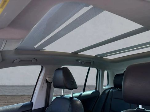 Used 2017 Volkswagen Tiguan SEL image 24