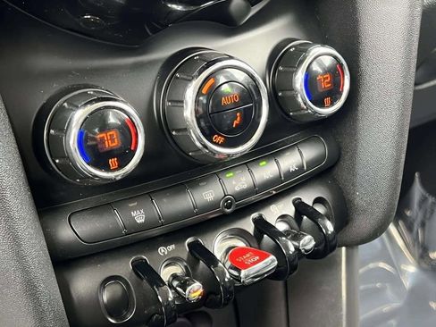 Used 2016 MINI Cooper 4-Door Hardtop image 25