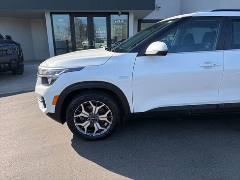 Certified 2023 Kia Seltos EX image 10
