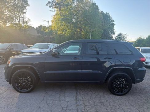 Used 2017 Jeep Grand Cherokee Altitude RWD image 11