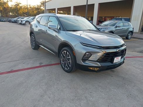 Used 2025 Chevrolet Blazer RS image 3