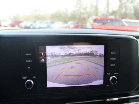 Used 2023 Kia Carnival LX image 5